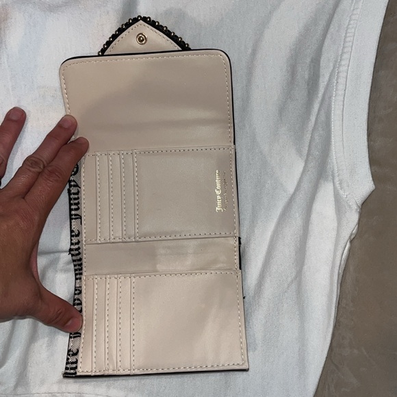 Juicy Wallet and Earrings Gift Set - Picture 4 of 6